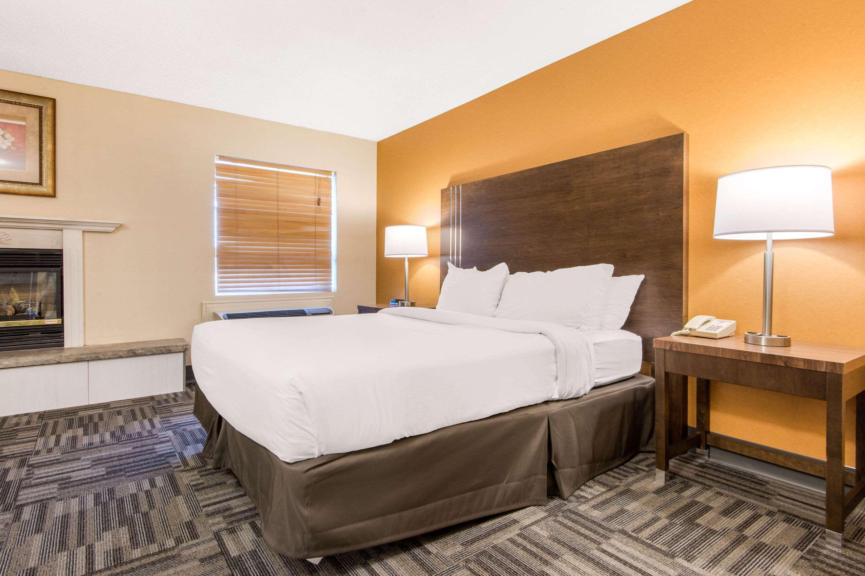 Quality Inn & Conference Centre Orillia Luaran gambar