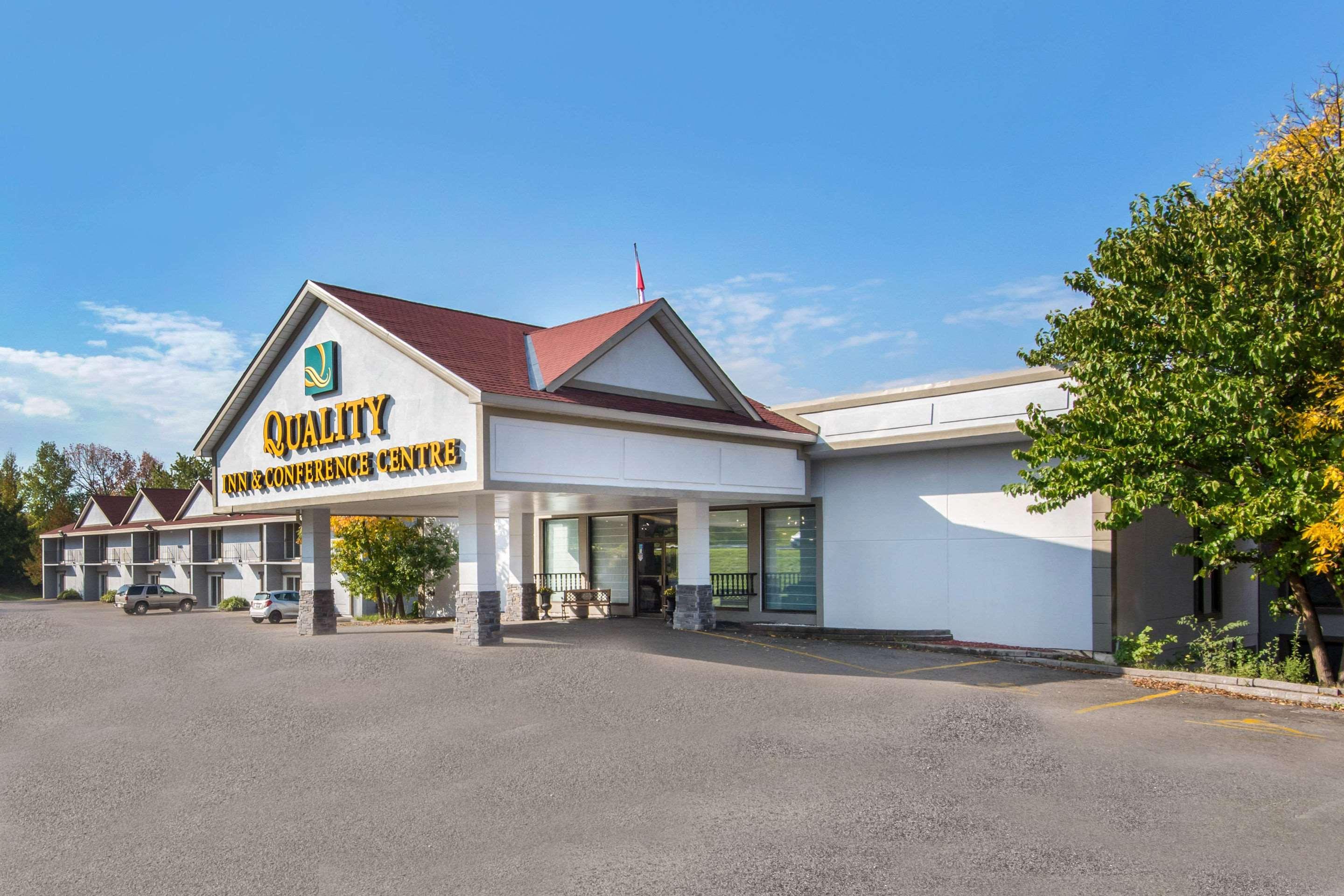 Quality Inn & Conference Centre Orillia Luaran gambar